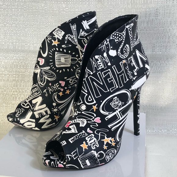 Liliana Graffiti Ankle Boots - Picture 2 of 7